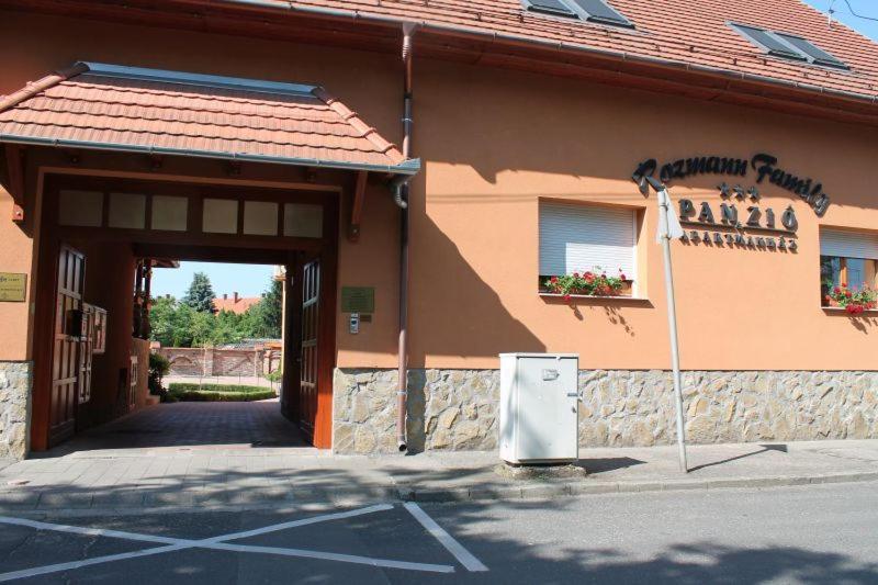 Rozmann Family Panzio & Apartmanhaz Sárvár Eksteriør billede
